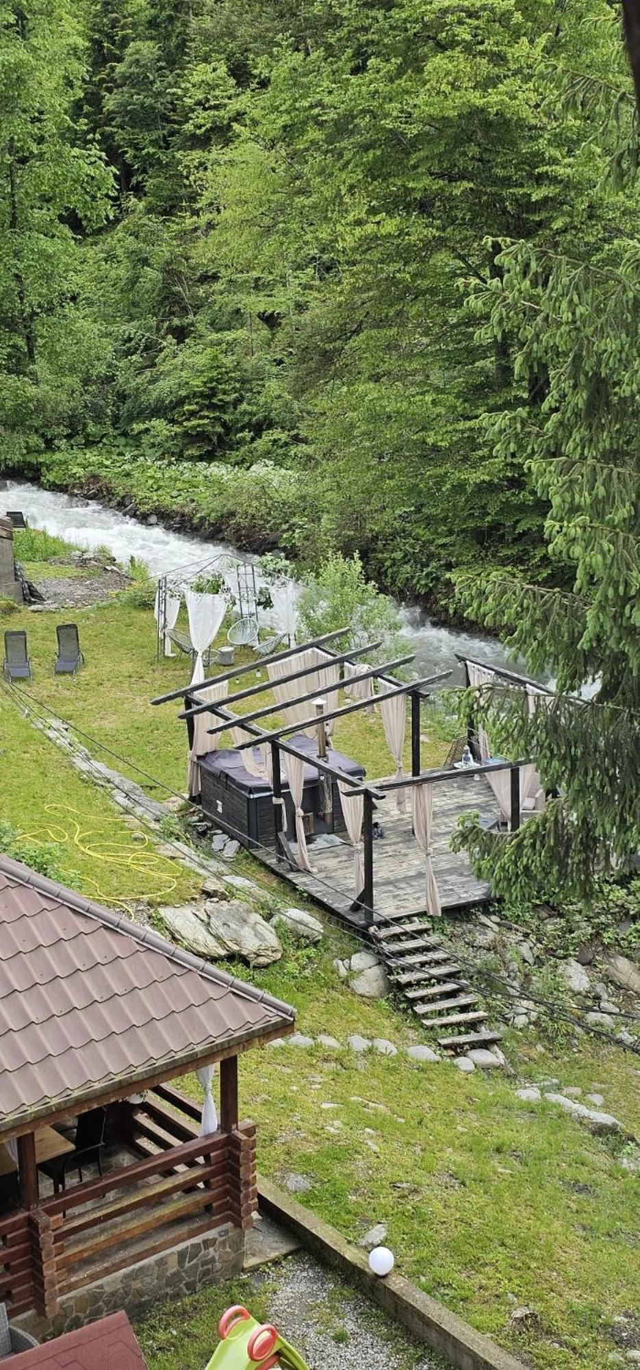 Pensiunea Flora Affittacamere Cîrţişoara